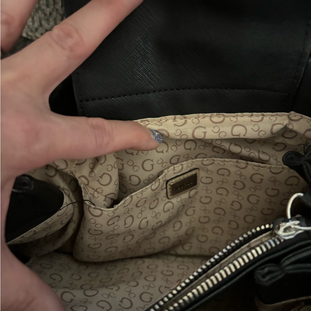 Guess Purse - Picture 6 of 10